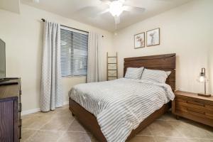 Ground-Floor Lakeview Condo in Treviso Bay