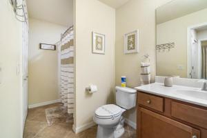 Ground-Floor Lakeview Condo in Treviso Bay