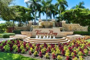 Ground-Floor Lakeview Condo in Treviso Bay