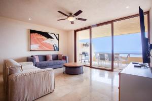 Lindo condo con vista al mar y alberca