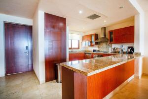 Lindo condo con vista al mar y alberca