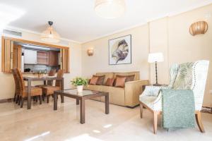 Cozy getaway with pool, close to the beach by REMS