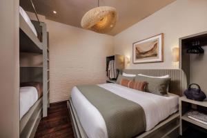 6BR CBD Condo Duo Walk to French Quarter