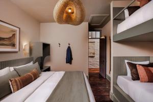 6BR CBD Condo Duo Walk to French Quarter
