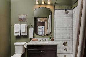 6BR CBD Condo Duo Walk to French Quarter