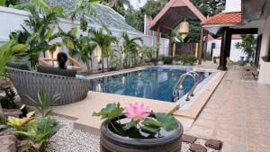 Five Bedroom Private Tropical Pool Villa in Jomtien