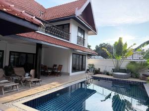 Five Bedroom Private Tropical Pool Villa in Jomtien