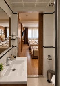 Operating by Orvella Hotels Group-Prens Hotel Istanbul-Yenikapi