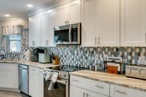 Saltwater Pool & Firepits: Cape Coral Home