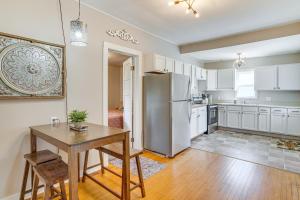 Walk to Dining & Brewery! Cozy Kiel Apartment