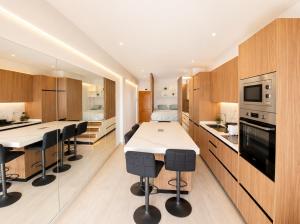 Modern Beachfront Studio with Balcony Views NEW