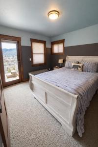 Best View in Glenwood Springs Hot Tub Game Room