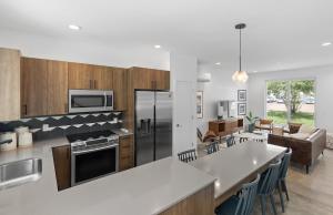 South Side Modern - Downtown Living - Amazing Location
