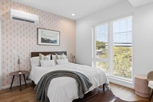 South Side Modern - Downtown Living - Amazing Location