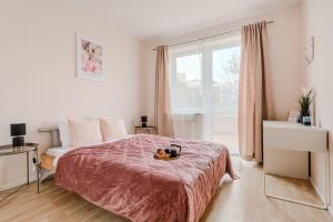 Ochota Airport Apartment with Parking by P&M