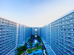 Elegant 2BR Infront Mall of Asia SMX Shell Residences Pasay City up to 6pax