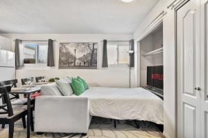 Riverbend 1BR Guest Suite near Stampede Park Queen Bed Patio BBQ Self Check In