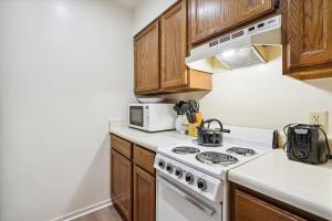 202 Cedarbrook One bedroom Queen Suite