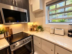 3 Bedeoom apartment in Heart of Montréal