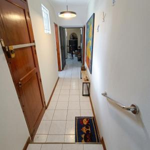 Habitación con baño y areas compartidas