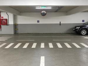 Spacious and new for 5 Metro Parking Wi-Fi