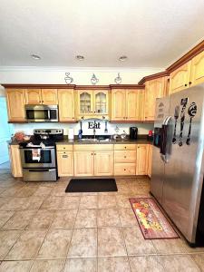 Open AUG dates! 2 Beds w HotTub & Lake view