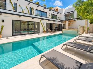 Elegant Villa Stay Gated Place Full Concierge
