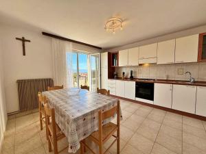 Apartments with A - C in Ljutici-Insel Krk 53685
