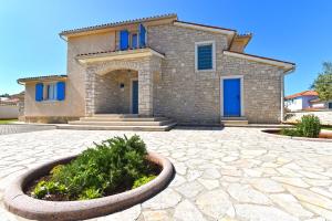 Villa with Pool in Vodnjan-Vodnjan (Region) 51176