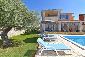Villa with Pool in Vodnjan-Vodnjan (Region) 51176