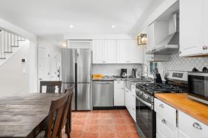 Falmouth Group Retreat, Outdoor Living, Central AC, Dogs OK