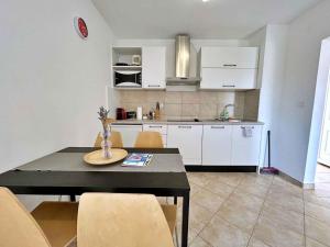 Apartments with A - C in Cizici-Insel Krk 12497