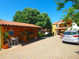 Apartments near Lake in Pomer-Istrien 44398