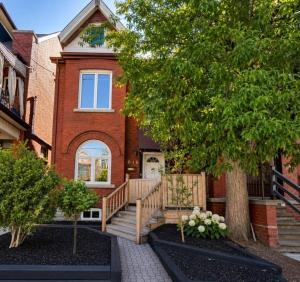 Downtown Toronto Suites Parking Available