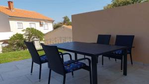 Apartments near Beach in Silo-Insel Krk 39015