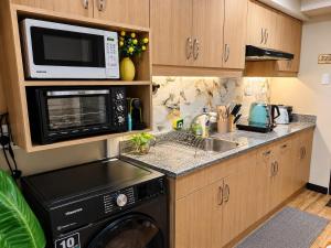 Brand new fully furnished 1 BR condo with Balcony in Parañaque