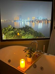 Dreamy trích sài-netflix-máy chiếu-40m2-5m ra hồ tây