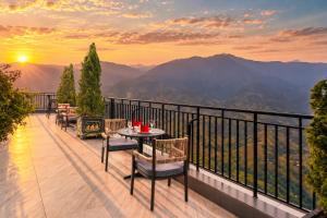 DeLaMont Sapa Hotel - Hill Serenity Retreat