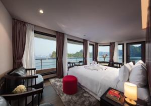 Oasis Bay Party Cruise - Ha Long Bay Tour
