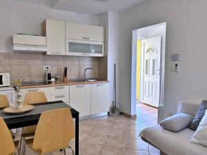 Apartments with A - C in Cizici-Insel Krk 12498