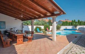 Apartments with Pool in Banjole-Istrien 44421