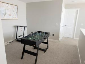 Luxury 4 Bedroom House, Northwest Calgary