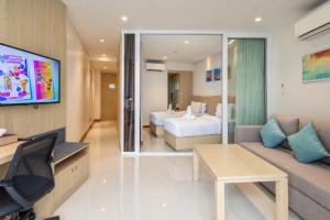 1BR Seaview Walk to Beach - Beach Front 5306
