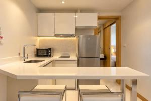 1BR Seaview Walk to Beach - Beach Front 5306