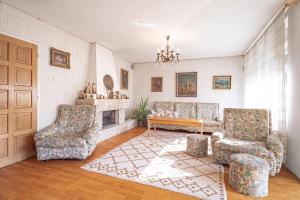 Villa Evita – Vintage House with Pool in Pohorje - Happy Rentals