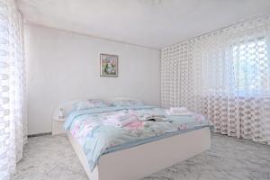 Villa Evita – Vintage House with Pool in Pohorje - Happy Rentals