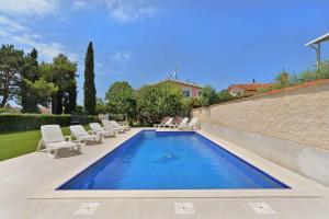 Holiday Home with Pool in Valbandon-Istrien 44302