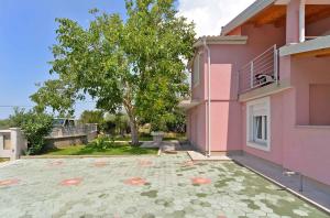 Holiday Home with Pool in Valbandon-Istrien 44302