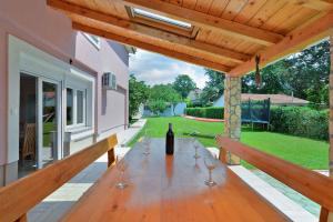 Holiday Home with Pool in Valbandon-Istrien 44302