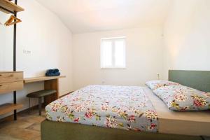 Holiday Home with Pool in Valbandon-Istrien 51191